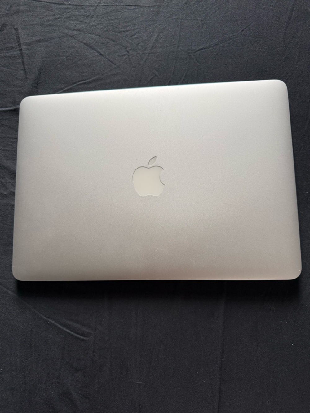 Apple MacBook Air 13’Aluminum Silver Top-View